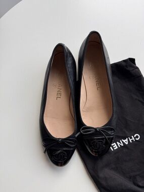 CHANEL Ballerina Ballet Flats with Patent Cap Toe 36.5